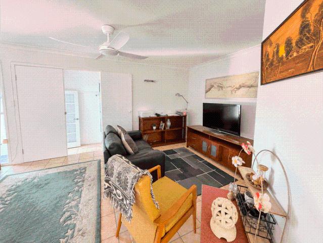 LARGE TOWNHOUSE WITH SEPARATE TEENAGERS RETREAT