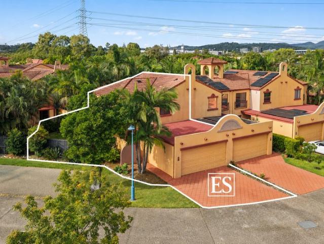 Large Townhouse with Spacious Yard
