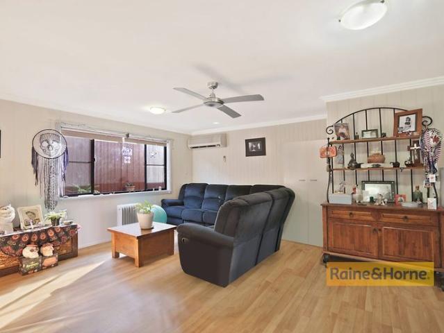 LARGE TWO BEDROOM UNIT WALK TO SHOPS & TRANSPORT