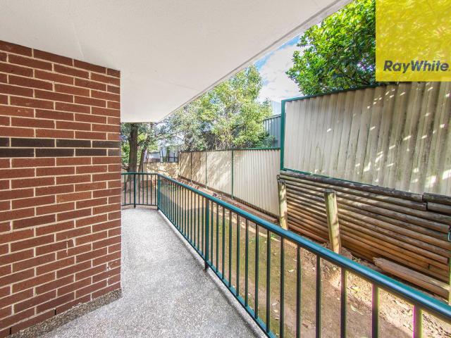 LARGE TWO BEDROOM APARTMENT 350 METERS FROM STATION LOCATION AND CONVEIENCE COMBINED