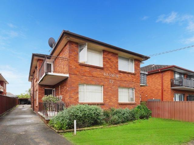 LARGE TWO BEDROOM GROUND FLOOR UNIT