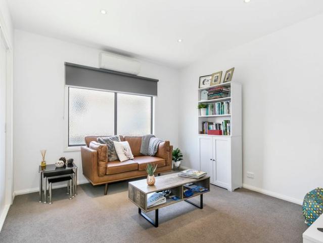 LARGE TWO STOREY TOWN RESIDENCE IN QUIET TREE LINED STREET