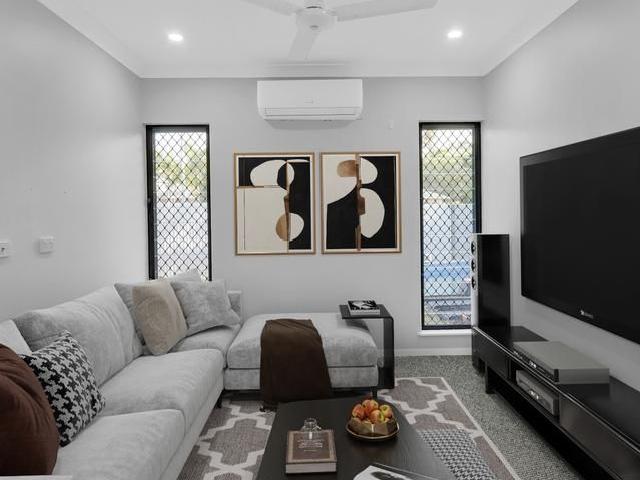 LARGE UNFURNISHED FAMILY HOME IN TRINITY BEACH