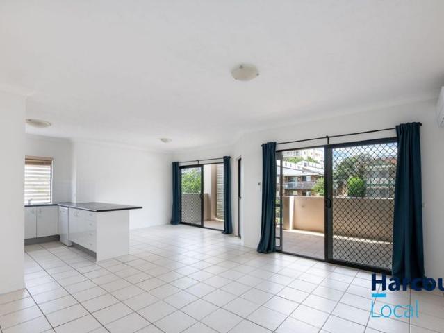 Large Unit in the Heart of Nundah