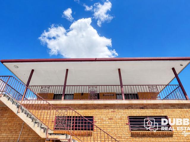 LARGE UPSTAIRS UNIT IN WEST DUBBO