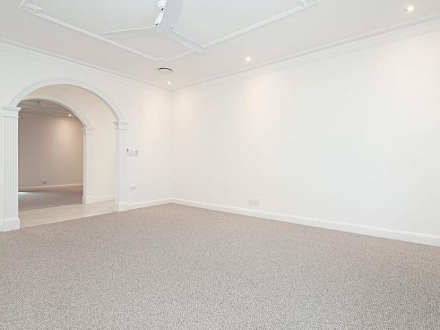 LARGE WELL MAINTAINED FAMILY HOME