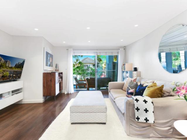 Large Whole Floor 3 Bedroom Garden Apartment!