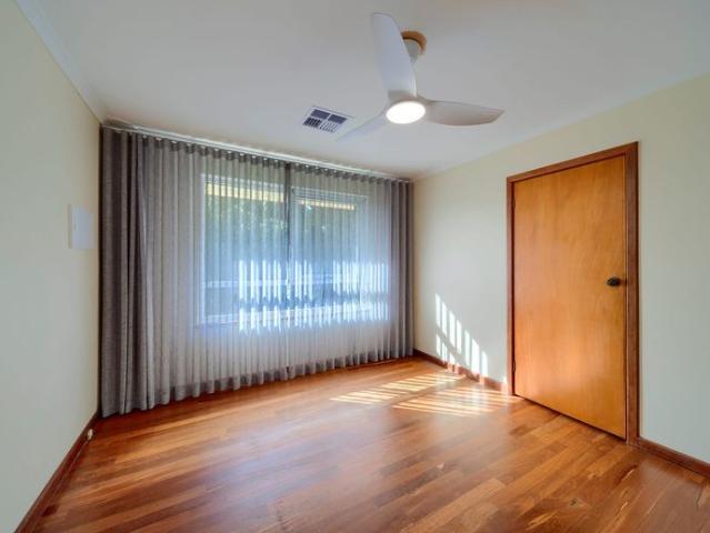 Large Workshop & Spacious Living in Little Grove