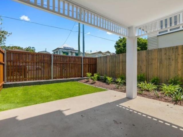LARGE WRAP AROUND COURTYARD PERFECT FOR PETS