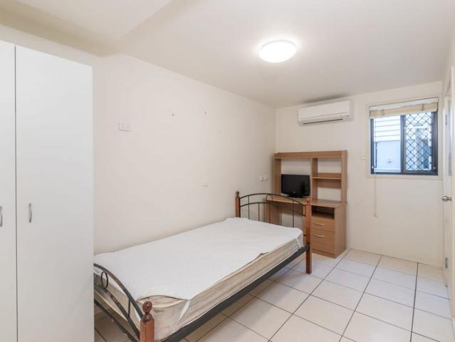 Large Air Conditioned Room With Private Bathroom Includes Electricity, Wi Fi and Water