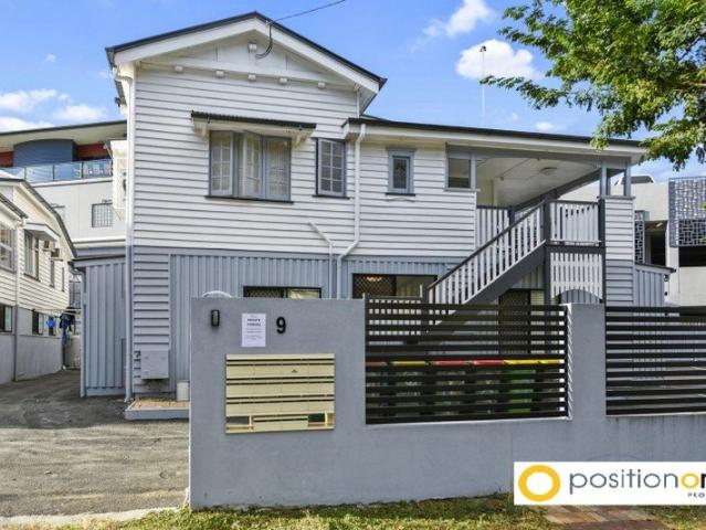 Large Air Conditioned Room With Private Bathroom Includes Electricity, Wi Fi and Water