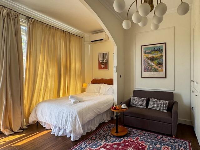 Large air conditioning studio Earls court zone 1