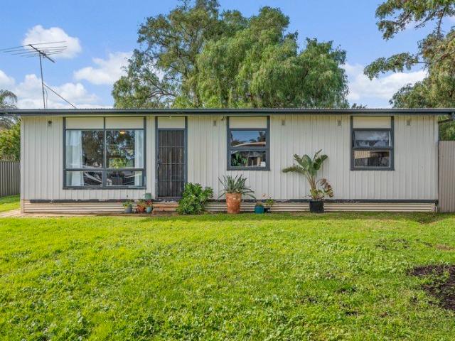 Large Allotment Living in the Heart of Old Noarlunga