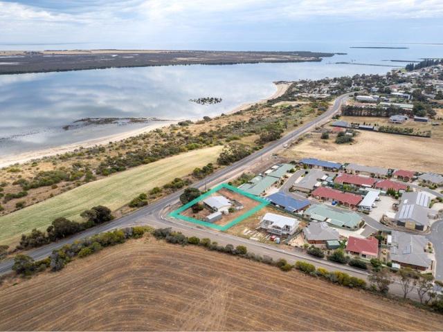 Large allotment with amazing sea views!