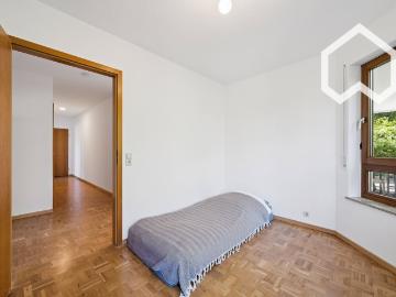 Large and attractive apartment in the center of Stuttgart, yet quiet 1 km from Milaneo, Stuttgart Amsterdam Apartments for Rent