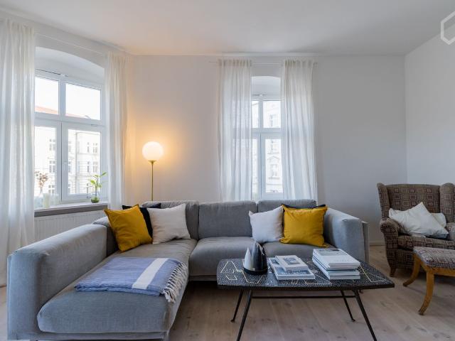 Large and bright old building apartment in Prenzlauer Berg Berlin, Berlin Amsterdam Apartments for Rent