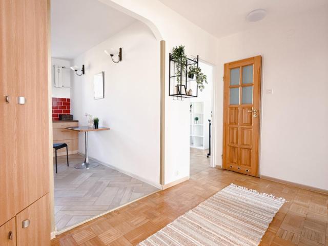 Large and bright single bedroom near Park Mirowski