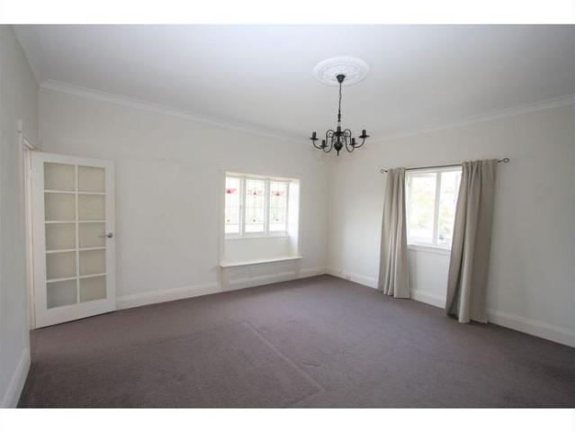 Large and bright 2 bedroom art deco apartment with study