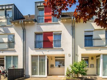 Large and fashionable 5 room apartment near the airport & the fair, Koln Amsterdam Apartments for Rent