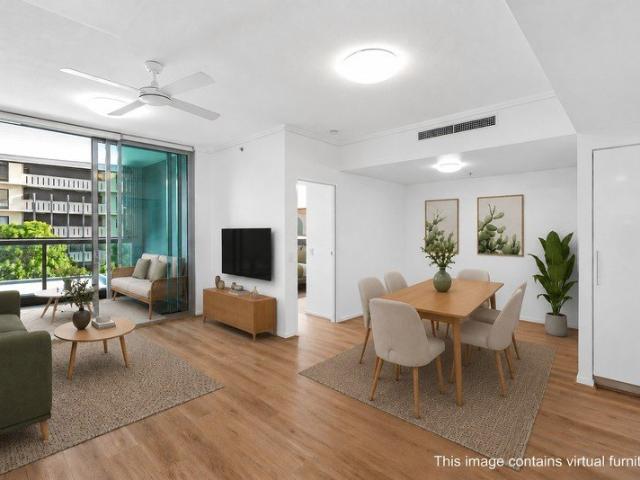 Large and Freshly Updated Apartment in the Heart of Hamilton Harbour
