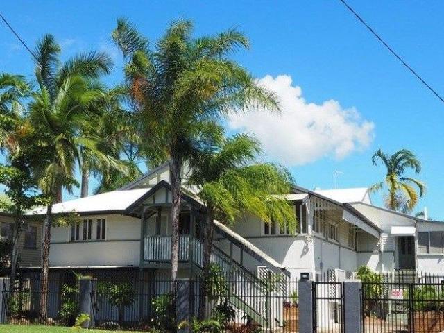LARGE APARTMENT IN SECURE COMPLEX