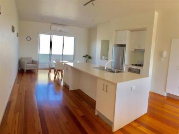 LARGE APARTMENT IN THE HEART OF TRENDY NORTHCOTE