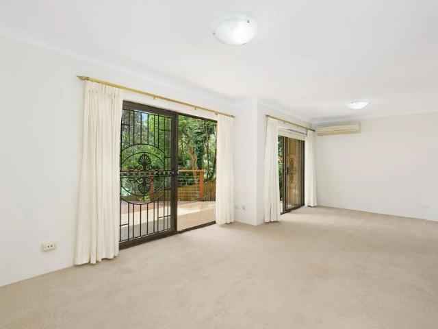 Large Apartment with Peaceful Views