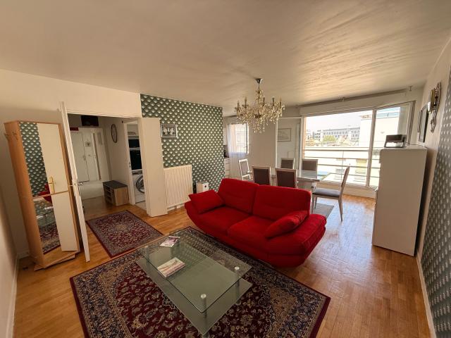 Large apartment + Parking in Paris Massy