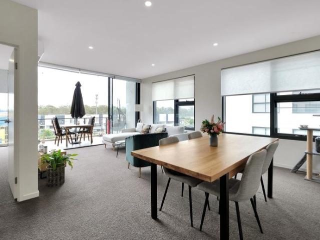 Large apartment with resort style facilities