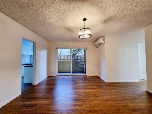 Large Apartment with Separate Study