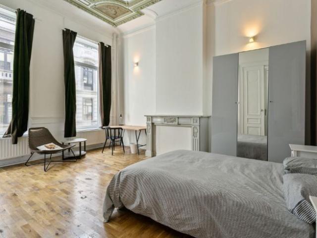 Large Art Deco shared house Deux Eglises