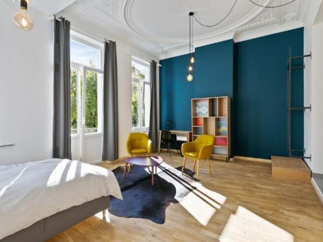Large Art Deco shared house Parc