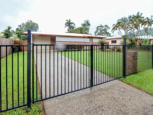 LARGE BACK YARD