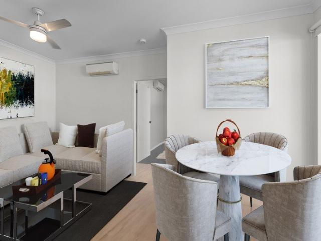 Large Balcony Living in a Well Connected Location