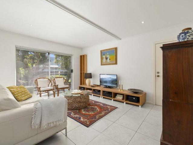 Large, beautiful residence in Noosa's dress circle, only a 5min stroll to everything!