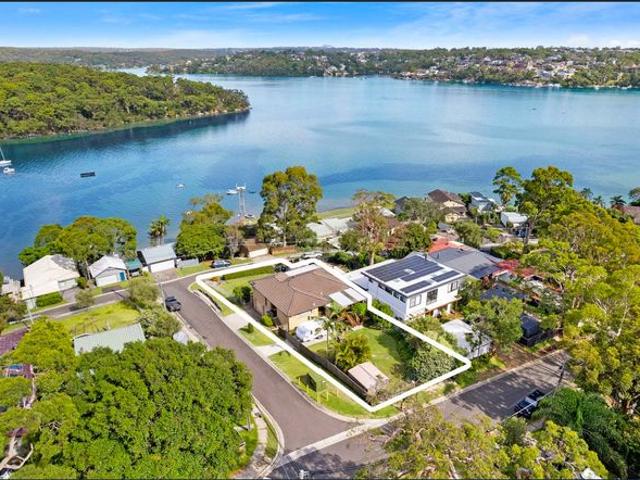 Large Beach House With Panoramic Views With Sunny Gardens, Boat Storage & Garage