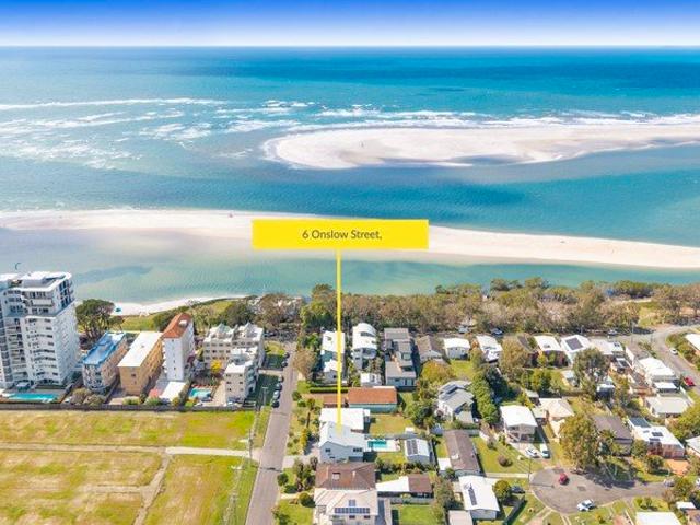 Large Beach Side Family home + Pool + Shed