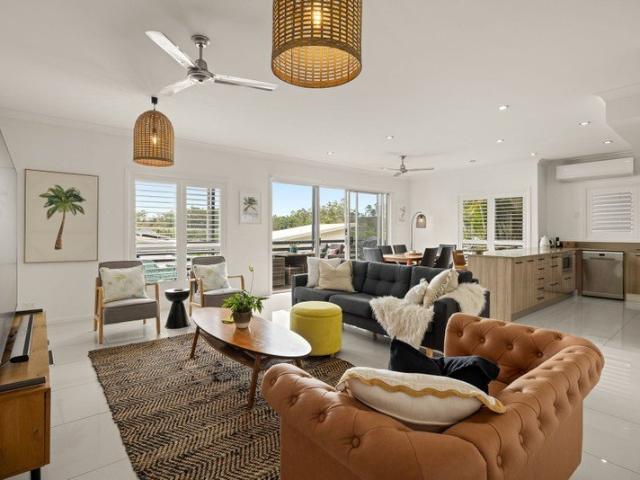 LARGE BOUTIQUE MODERN TOWNHOUSE DUAL POTENTIAL