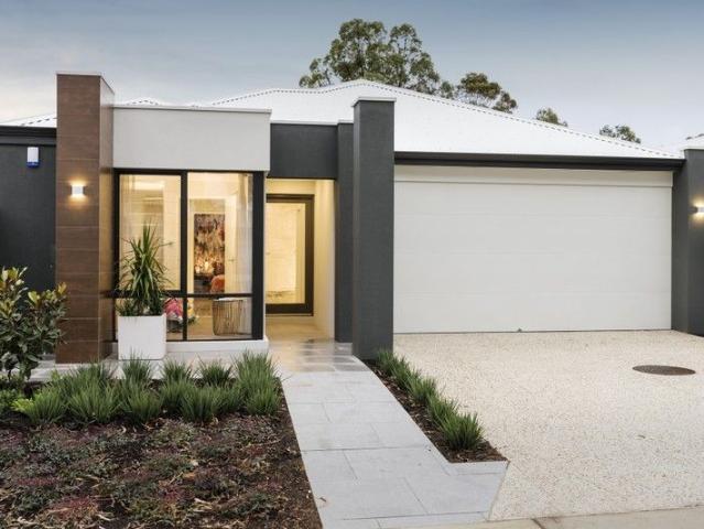 LARGE BLOCK 4 Bedroom Family Home in banksia grove Near Schools & shopping