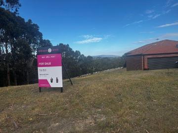 LARGE BLOCK 764 sqm. IN HIDDEN VALLEY WITH EXCELLENT LAKE VIEWS