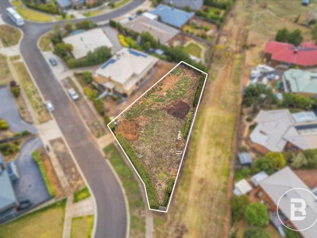 LARGE BLOCK WITH UNINTERRUPTED VIEWS!