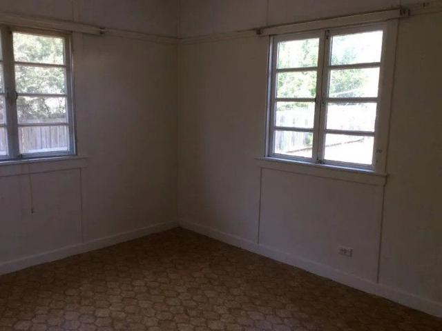LARGE BLOCK IN CONVENIENT LOCATION!