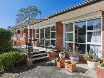 Large Block, Prime Location!