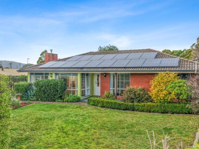 Large Brick Family Home On Over 1000m2