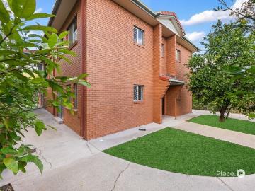 Large Brick Seven Bedroom Family home on two lots 820m2