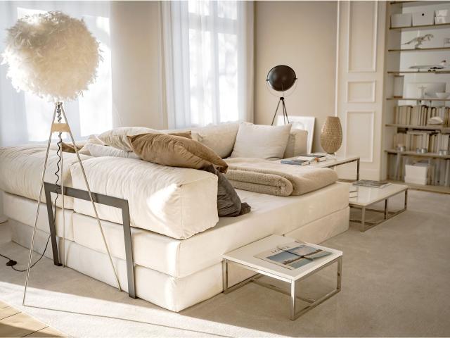 Large bright balcony apartment with park view in Kreuzberg