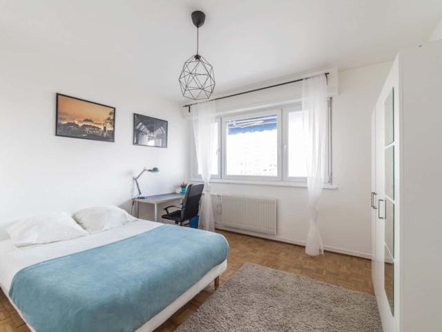 Large bright room 16m² ST53