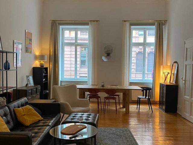 Large Central Apartment with children's room