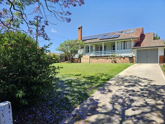 LARGE CHARMING HOME