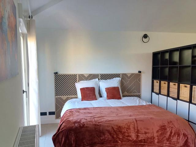 Large charming studio in a lively neighborhood Nice
